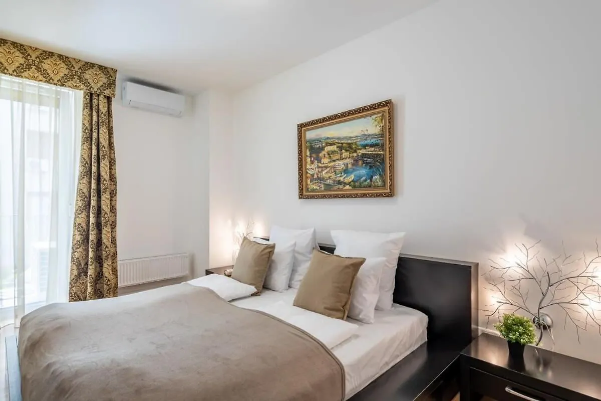 Homey Apartment With Ac And Balcony Budapest