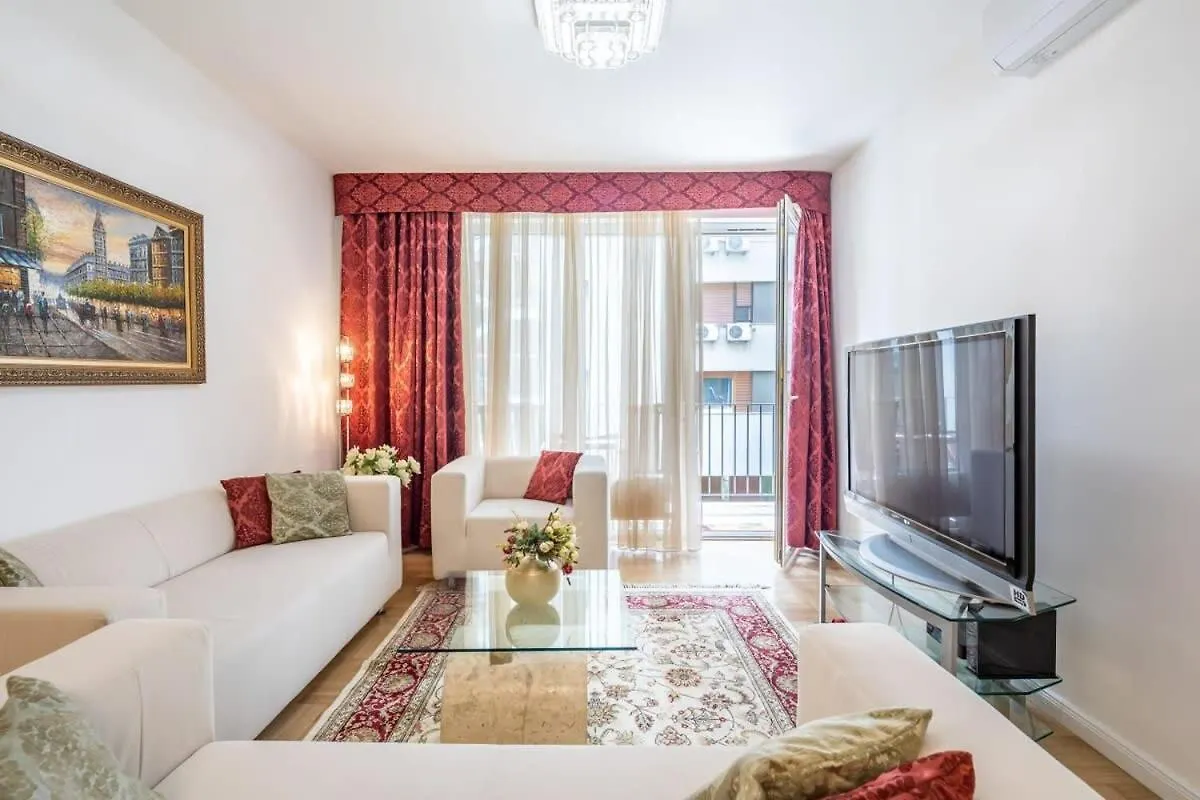 Homey Apartment With Ac And Balcony contacts