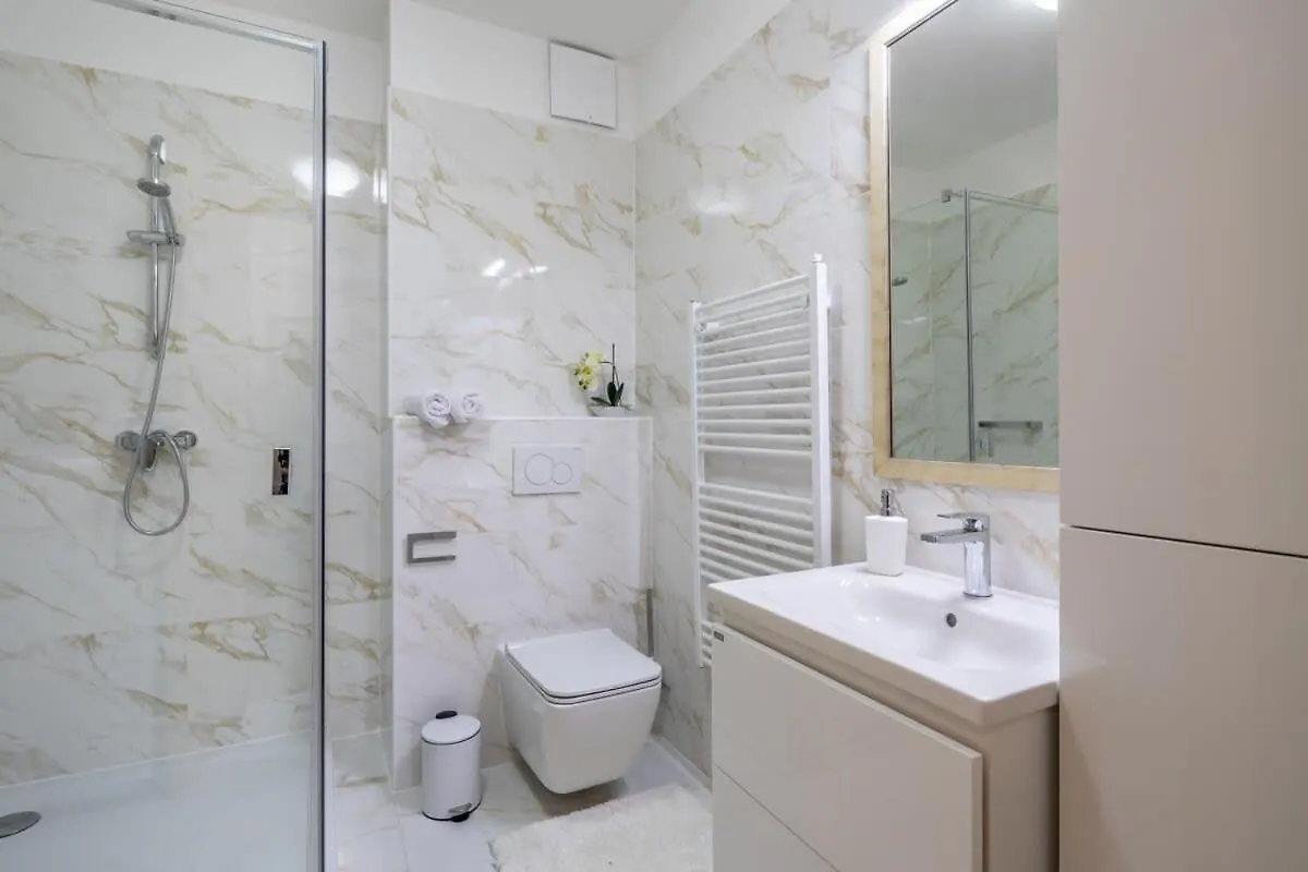 Homey Apartment With Ac And Balcony Budapest Hungary