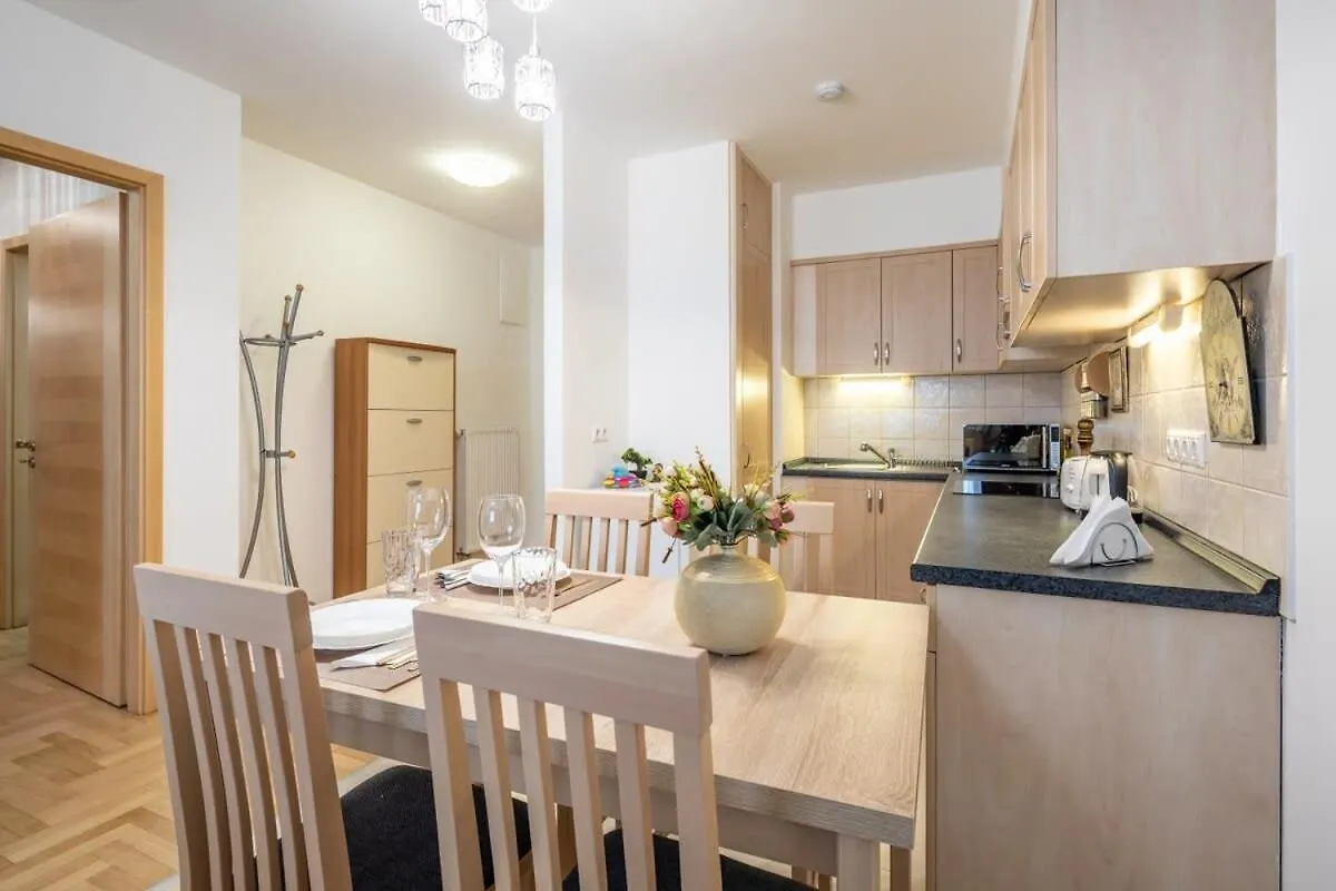 Homey Apartment With Ac And Balcony Budapest