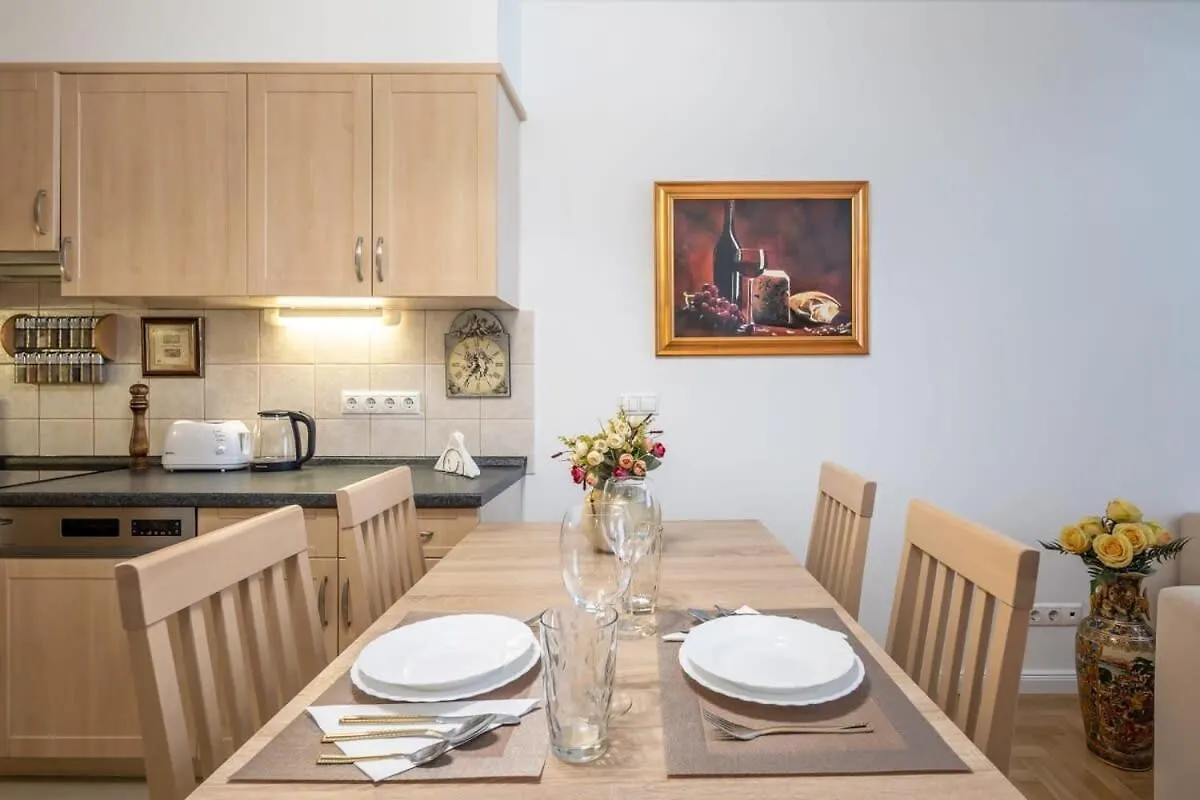 Homey Apartment With Ac And Balcony Budapest Hungary