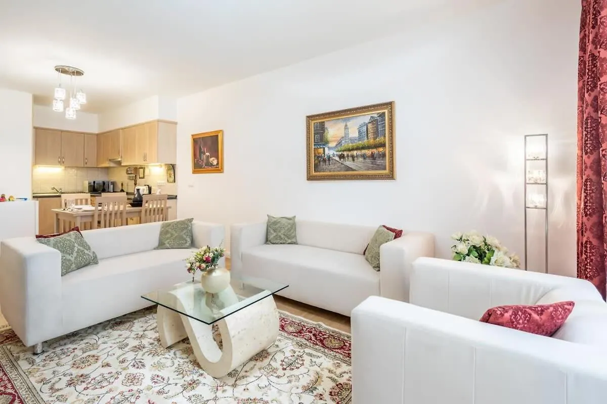 Homey Apartment With Ac And Balcony Budapest