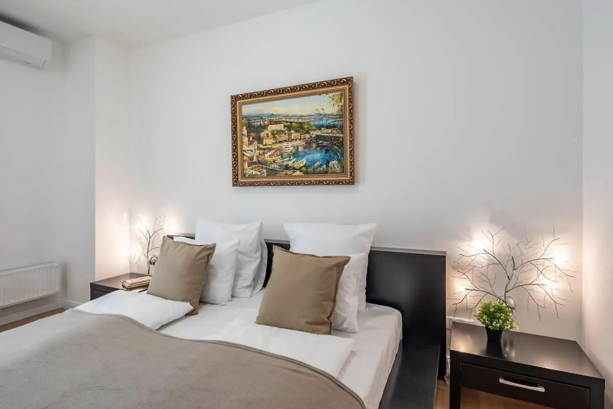 Homey Apartment With Ac And Balcony Budapest