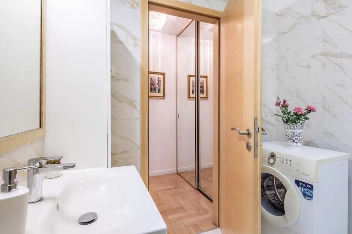 Homey Apartment With Ac And Balcony Budapest