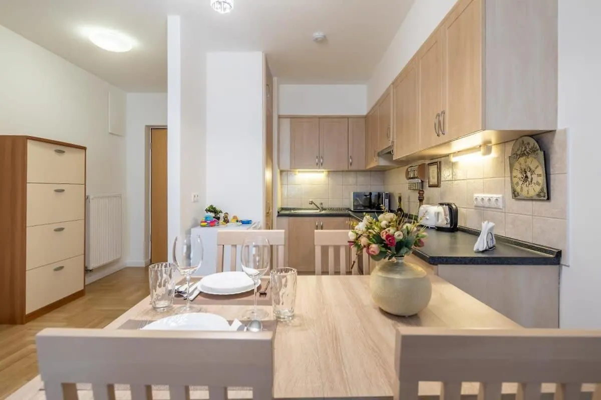 Homey Apartment With Ac And Balcony Budapest